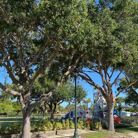 Cozy Studio Near Atlantic Ave W/Private Patio Daire Delray Beach Dış mekan fotoğraf